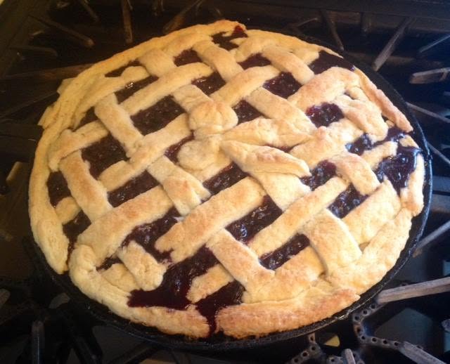 a mied fresh berry pie